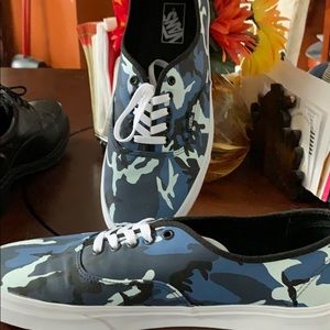 Men’s Canvas Shoes